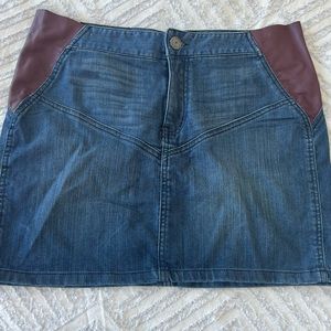 NWOT BCBGeneration denim skirt size 29